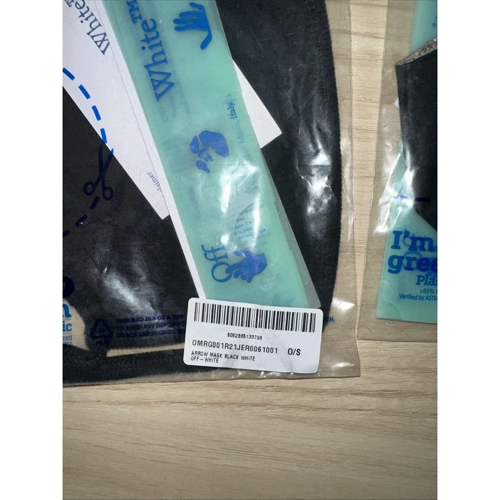 Off-White Spray/Arrow Mask Black & White- Bundle Authentic QR code New With Tags